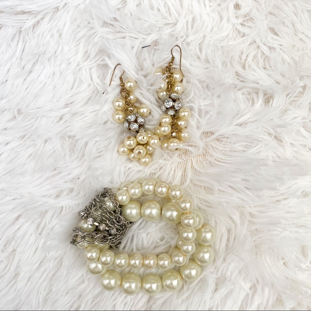 PEARL SET EARRINGS AND BRACELETS